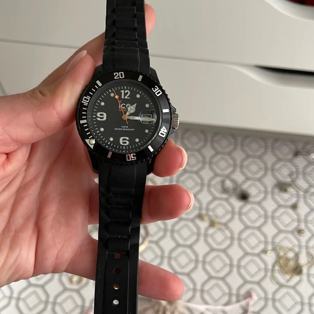 Ice Watch - Picture 1 of 3